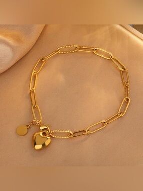 Gold Plated Stainless Steel Paperclip Heart Bracelet – Minimalist Chain Jewelry